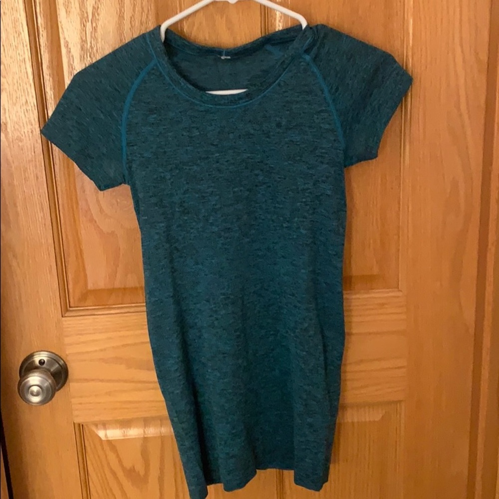 size 4 lululemon t shirt!!